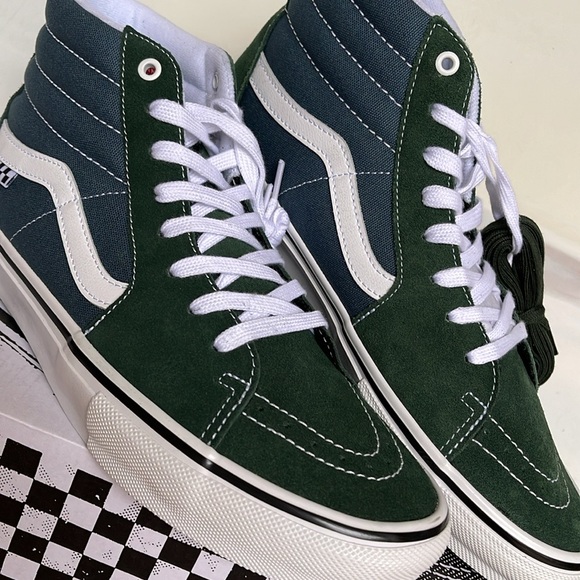 Vans Men’s Skate Sk8-Hi Mountain View
VN0A5FCCBD6
Sneakers - Picture 10 of 16